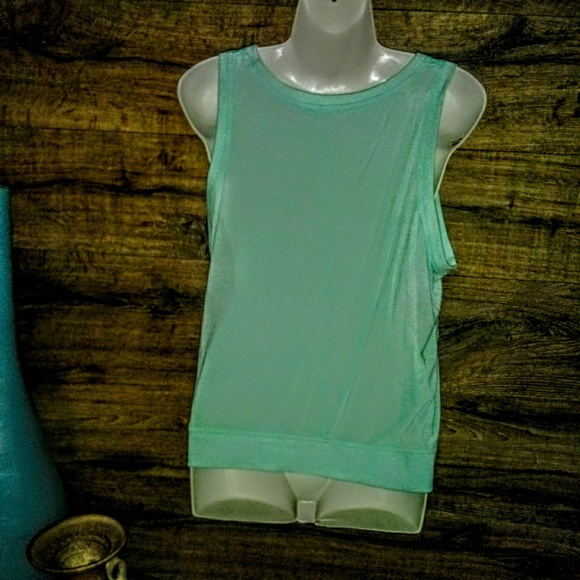 Seventeen Top Size L Active Wear Graphic Tank - Picture 3 of 7